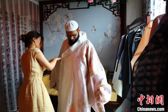 山東泰安:外國(guó)留學(xué)生體驗(yàn)中國(guó)傳統(tǒng)文化