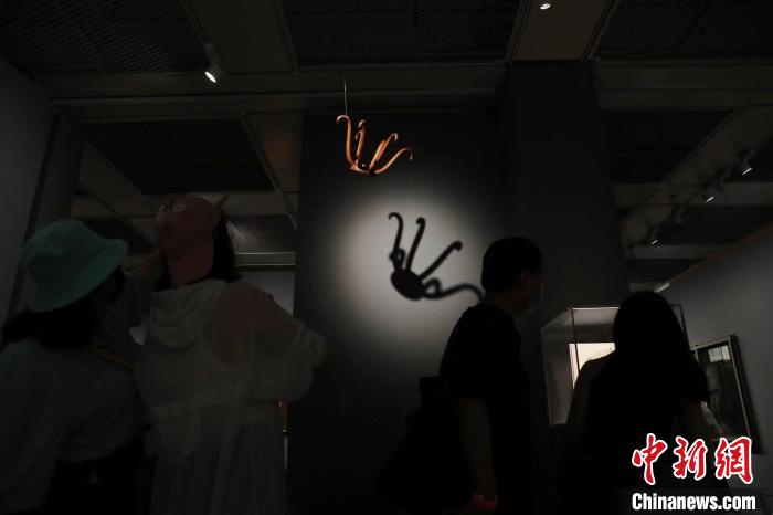 杜尚作品《帽架》?！埡鄠?攝