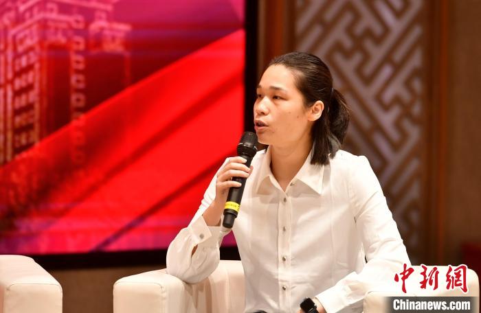 圖為林莉在福建師范大學(xué)分享會(huì)上發(fā)言?！蚊?攝