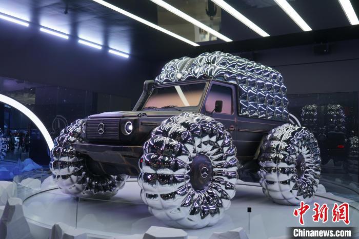 圖為梅賽德斯-奔馳和時(shí)尚品牌盟可睞(Moncler)共同設(shè)計(jì)的“Project MONDO G”?！⑿?攝