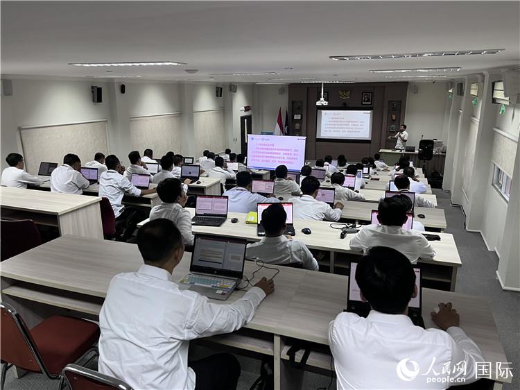 學習現(xiàn)場。人民網(wǎng)記者 張杰攝