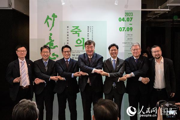 第十四屆光州雙年展中國(guó)館開幕式7日在韓國(guó)光州隱巖美術(shù)館舉行。人民網(wǎng)記者 馬菲攝