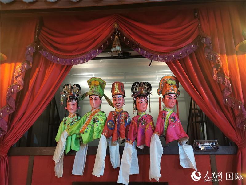 3D公仔戲臺(tái)。人民網(wǎng)記者 符園園攝