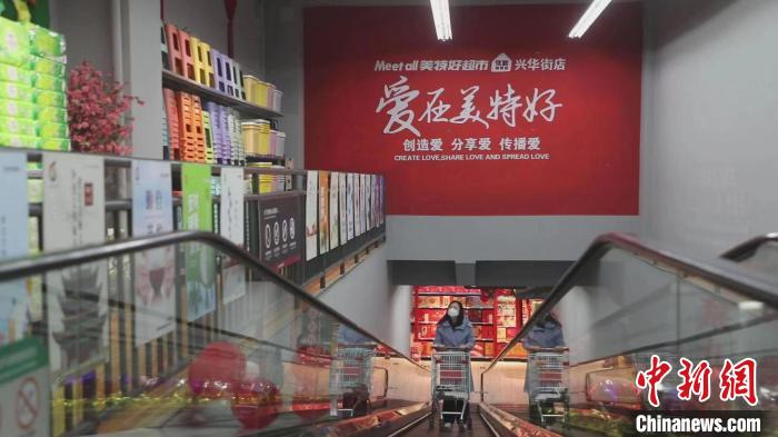 美特好從一家不足百平方米小店，一路發(fā)展成華北零售業(yè)領(lǐng)軍企業(yè)、中國百強(qiáng)商業(yè)連鎖集團(tuán)、中國零售500強(qiáng)。　向上 攝