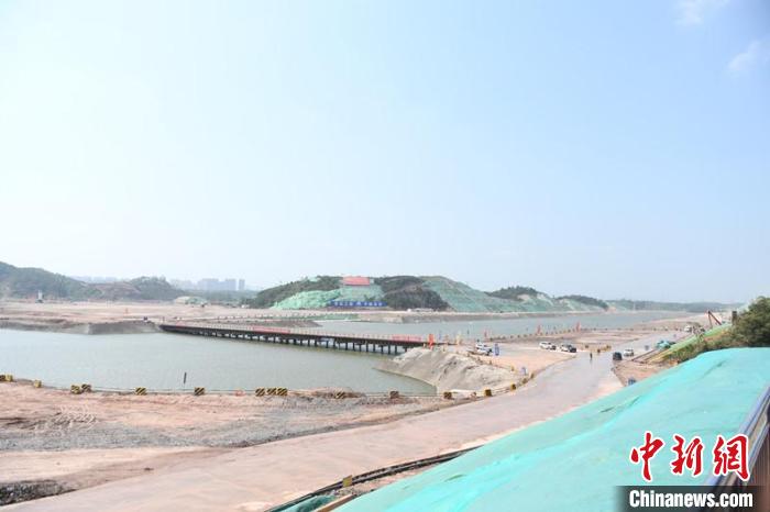 圖為平陸運河青年樞紐工程項目現(xiàn)場。　林浩 攝