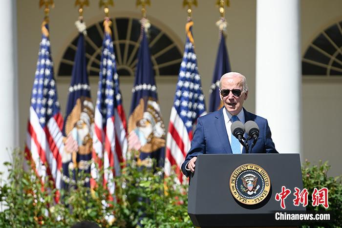 當(dāng)?shù)貢r(shí)間4月25日，美國(guó)總統(tǒng)、民主黨人拜登以一段競(jìng)選視頻宣傳片，正式宣布2024年競(jìng)選連任。資料圖為拜登在白宮。 <a target='_blank' href='/' _fcksavedurl='/'><p  align=