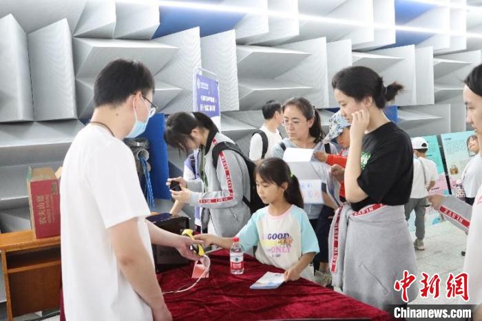 中科院聲學(xué)所公眾科學(xué)日活動(dòng)現(xiàn)場(chǎng)?！≈锌圃郝晫W(xué)所 供圖