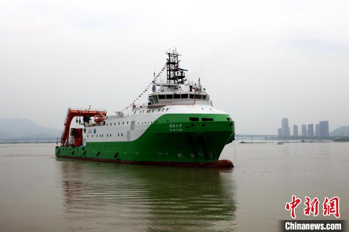 圖為“探索二號”科考船。　吳丹紅 攝