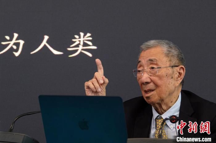 高能論壇上，丁肇中先生與現場聽眾交流?！?lt;a target='_blank' href='/'><p  align=