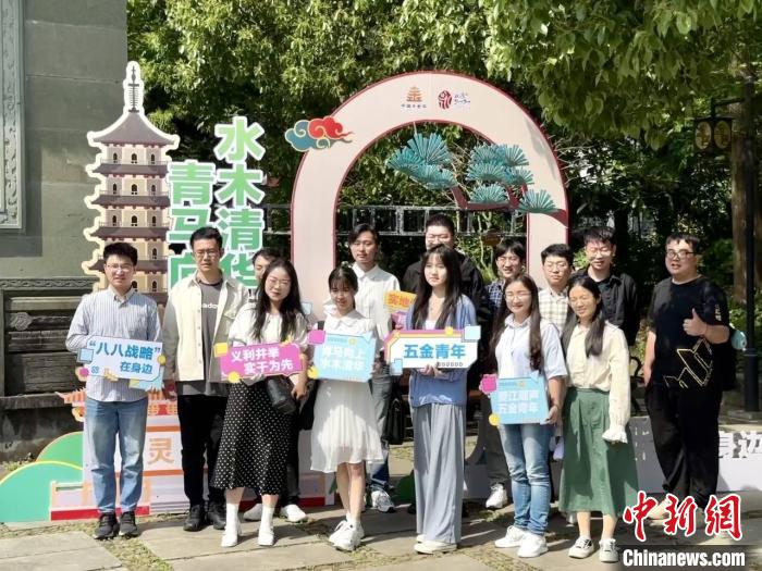 宣講團(tuán)成員在永康市合影?！吴晫?攝