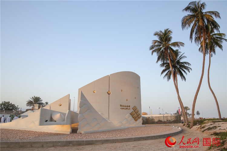 圖為位于阿曼塞拉萊市的鄭和紀(jì)念碑。人民網(wǎng)記者 任皓宇攝