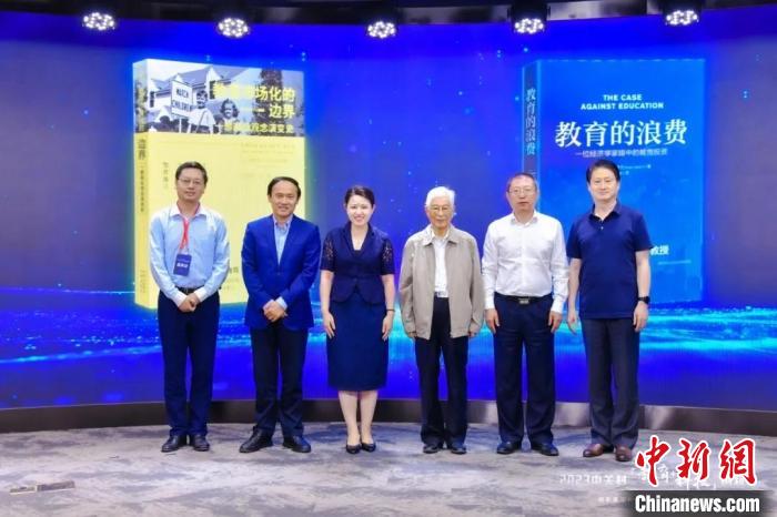 數(shù)智時(shí)代教育面臨怎樣的新機(jī)遇？專家：積極挖潛創(chuàng)新、謹(jǐn)慎應(yīng)對挑戰(zhàn)