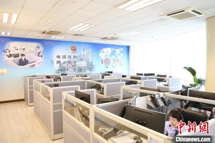 警方表示，自2023年1月9日至5月31日，上海出入境12367服務(wù)平臺(tái)還累計(jì)接處來(lái)電超15萬(wàn)通。　上海市公安局供圖