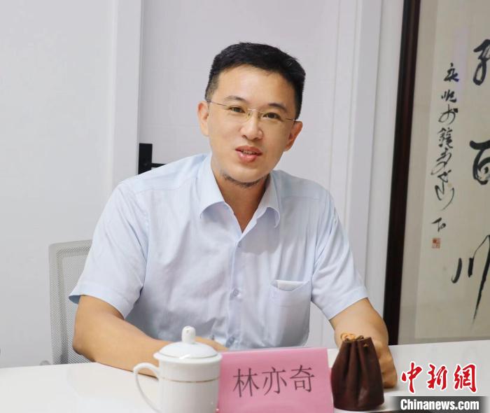 臺灣創(chuàng)新聯(lián)合建筑協(xié)會理事長林亦奇講述設(shè)立驛站愿景?！窃式?攝