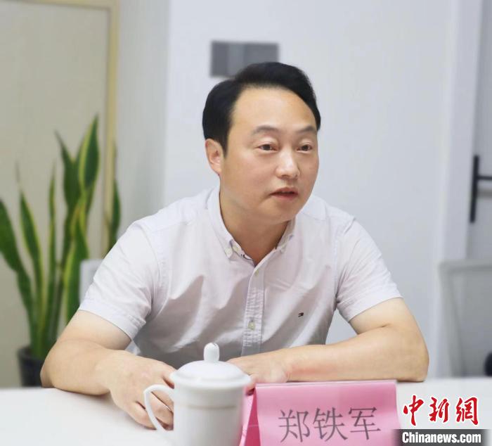 寧德市臺港澳辦主任鄭鐵軍講話?！窃式?攝