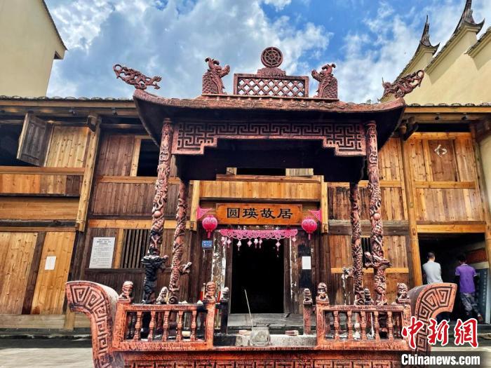 臺灣上趣開新團(tuán)隊入駐古田縣平湖鎮(zhèn)端上村，以“圓瑛法師故里”為主題打造愛國禪意村?！吻汕?攝