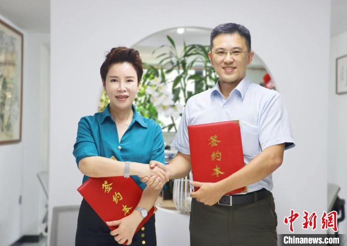 簽署“融情·同心”寧臺建筑師驛站共建協(xié)議。　吳允杰 攝