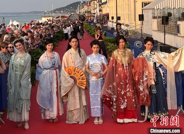 當?shù)貢r間6月16日，2023年卡布爾電影節(jié)中國日活動舉行?！≈鬓k方供圖