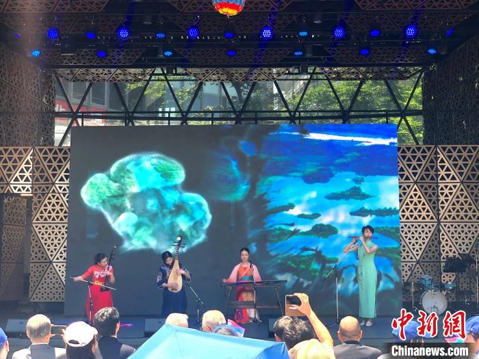 開幕式上舞臺(tái)展演之一《水龍吟》?！≈袊?guó)駐東京旅游辦事處供圖