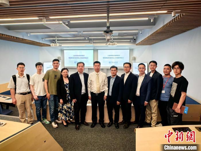 中國民航大學代表團在英交流情況?！≈鬓k方提供