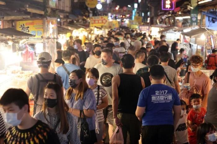 冰粉、雙皮奶、螺螄粉……臺網(wǎng)友發(fā)帖：臺灣街頭越來越多大陸小吃