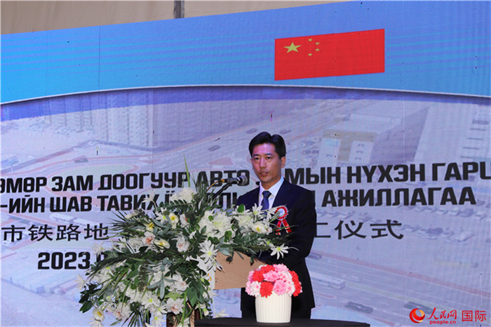 中鐵四局集團(tuán)國(guó)際事業(yè)部執(zhí)行經(jīng)理朱春峰致辭。人民網(wǎng)記者 霍文攝