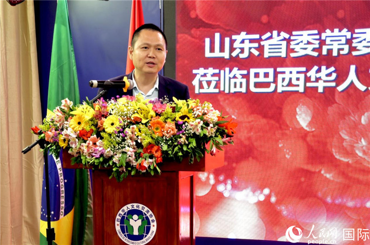 中國(guó)駐里約熱內(nèi)盧總領(lǐng)館副總領(lǐng)事王尉育致辭。人民網(wǎng)記者宋亦然攝