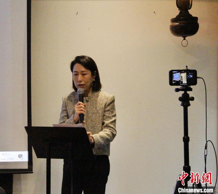 中國駐泰國大使館經(jīng)濟商務(wù)處參贊張瀟瀟致辭。<a target='_blank' href='/' _fcksavedurl='/'><p  align=