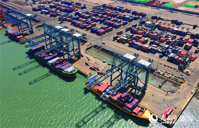 黃驊港綜合港區(qū)航拍圖。人民網(wǎng) 周博攝