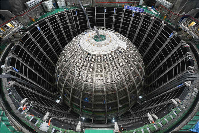 江門中微子實(shí)驗(yàn)室探測器和水池構(gòu)造。中國科學(xué)院高能物理研究所供圖