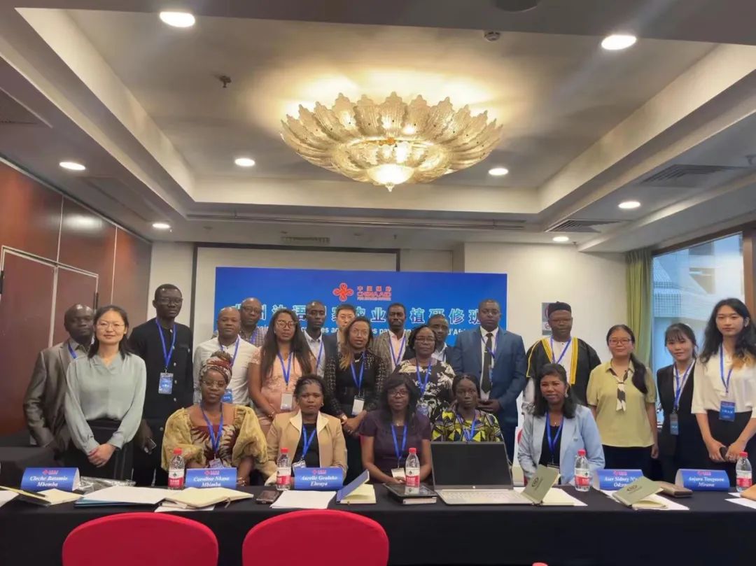 非洲法語(yǔ)國(guó)家農(nóng)業(yè)種植研修班學(xué)員合影 受訪(fǎng)單位供圖。