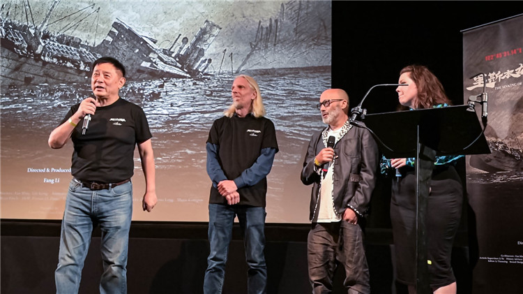 導(dǎo)演方勵以及團隊成員分享體會。郭錦標(biāo)攝