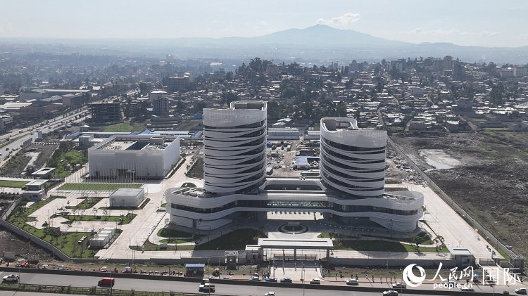 非洲疾病預(yù)防控制中心總部（一期）航拍。人民網(wǎng)記者 劉寧攝