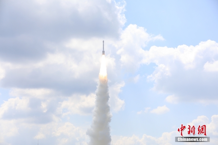 北京時間 2023年9月10日12時30分，中國在太原衛(wèi)星發(fā)射中心使用長征六號改運載火箭，成功將遙感四十號衛(wèi)星發(fā)射升空，衛(wèi)星順利進入預定軌道，發(fā)射任務獲得圓滿成功。該衛(wèi)星主要用于開展電磁環(huán)境探測及相關技術試驗。此次任務是長征系列運載火箭第487次飛行。王曉虎 攝