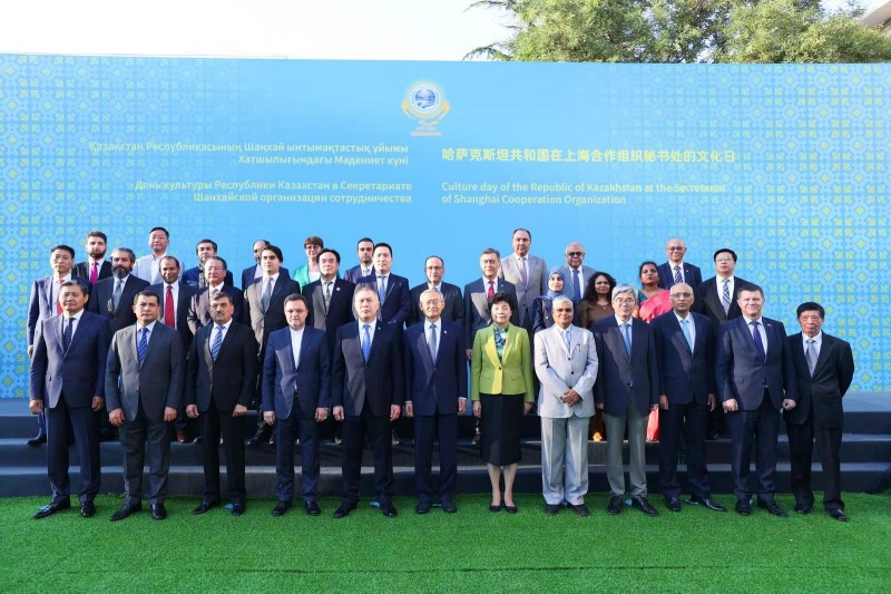 活動現(xiàn)場來賓合影留念。主辦方供圖