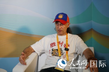 亞美尼亞新聞通訊社記者帕魯伊爾在“一帶一路”高峰論壇新聞中心接受人民網(wǎng)專訪。 人民網(wǎng) 褚夢琦 攝