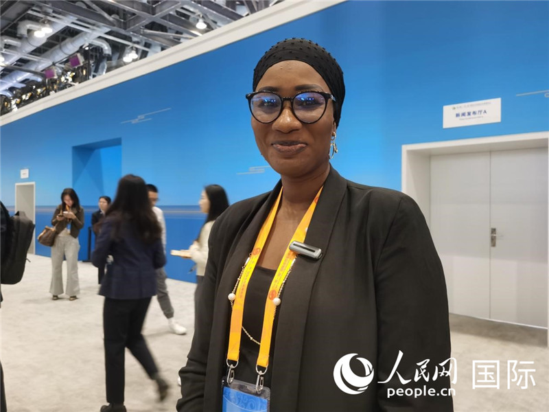 塞內(nèi)加爾塞內(nèi)網(wǎng)記者阿瓦·法耶接受人民網(wǎng)采訪(fǎng)。 人民網(wǎng) 孫鴻宇攝