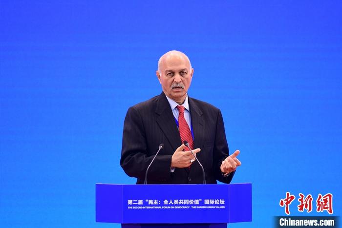 3月23日，第二屆“民主：全人類共同價值”國際論壇開幕式在北京舉行。圖為巴基斯坦參議院國防委員會主席穆沙希德·侯賽因在開幕式上作主題發(fā)言。 <a target='_blank' href='/'><p  align=