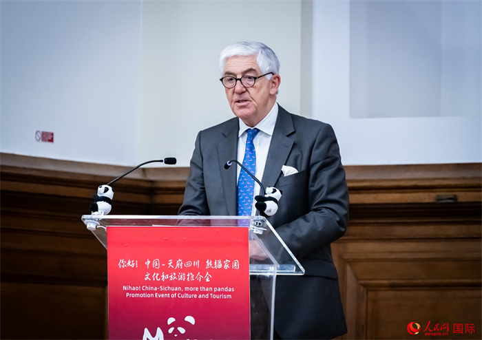 英中商業(yè)發(fā)展中心主席約翰·麥克萊恩致辭。人民網 郭錦標攝