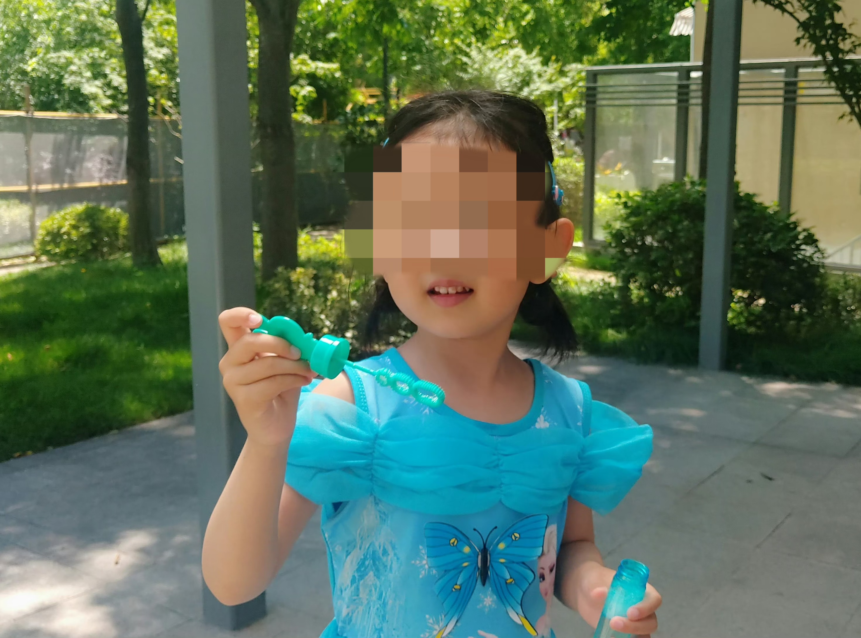 海灘失蹤女童。圖源：女童家人社交賬號(hào)