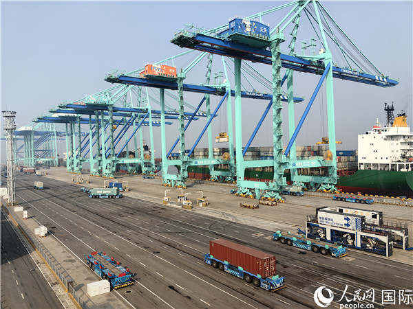 天津港北疆港區(qū)C段智能化集裝箱碼頭。人民網(wǎng)記者 符園園攝