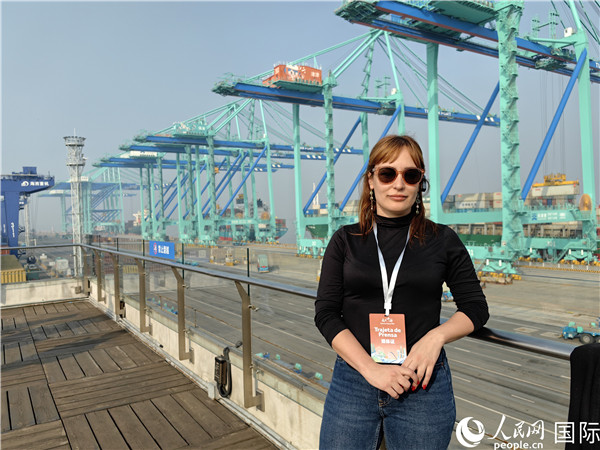 阿根廷公共電視臺記者萊蒂西亞接受采訪。人民網(wǎng)記者 符園園攝