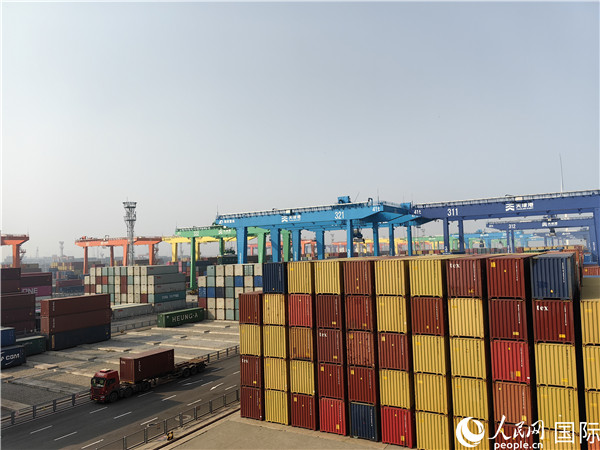 天津港北疆港區(qū)C段智能化集裝箱碼頭。人民網(wǎng)記者 符園園攝