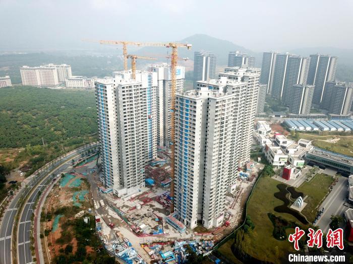 廣州一在建樓盤。 范少鵬 攝