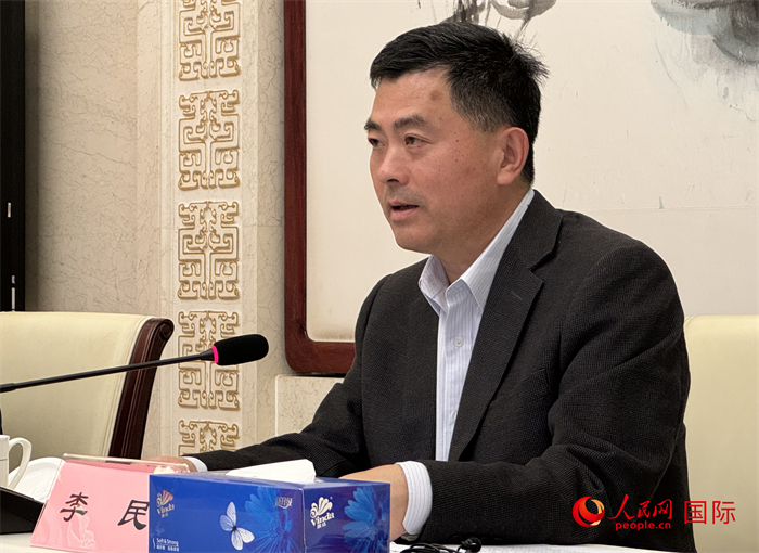 10月31日，歐美同學(xué)會秘書長李民在第五屆中法文化論壇媒體吹風(fēng)會上講話。（人民網(wǎng) 謝瑩攝）