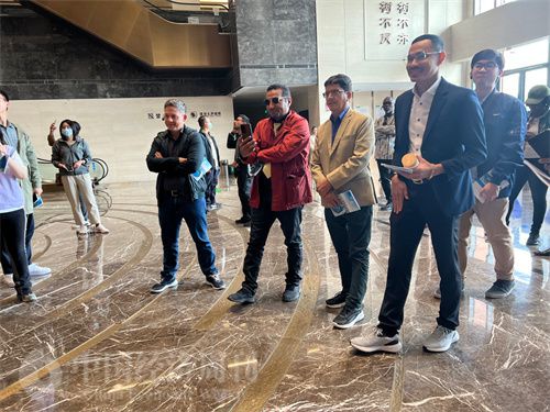   （外媒記者參觀中國藥都中醫(yī)藥博物館。中國經(jīng)濟(jì)周刊記者 郭志強(qiáng) 攝）