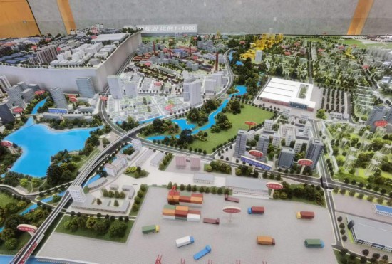 　　清水塘新能源裝備產(chǎn)業(yè)新城沙盤模型。本報記者 常雯宜攝