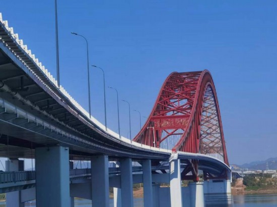 　　清水塘大橋側(cè)面。本報記者 常雯宜攝