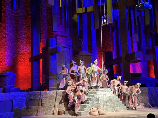 　　《天釀》演出場(chǎng)景。本報(bào)記者劉書(shū)文攝