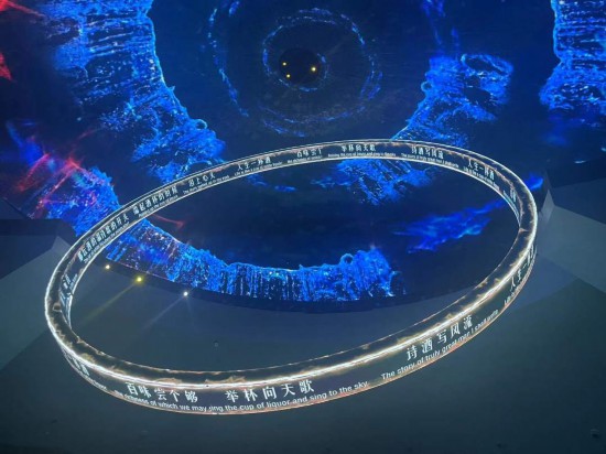 　　《天釀》演出中，屏幕上展示的歌詞。本報(bào)記者葉子攝